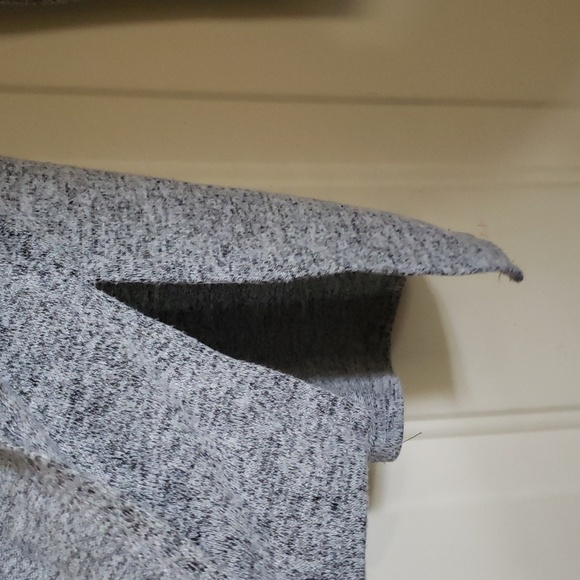 SALE‼️ Girl's Cardigan w/ side slits - Picture 3 of 3